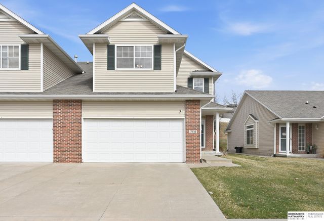 17532 Parker Plaza, Omaha, NE 68118