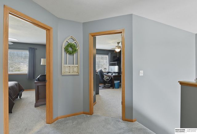 17532 Parker Plaza, Omaha, NE 68118