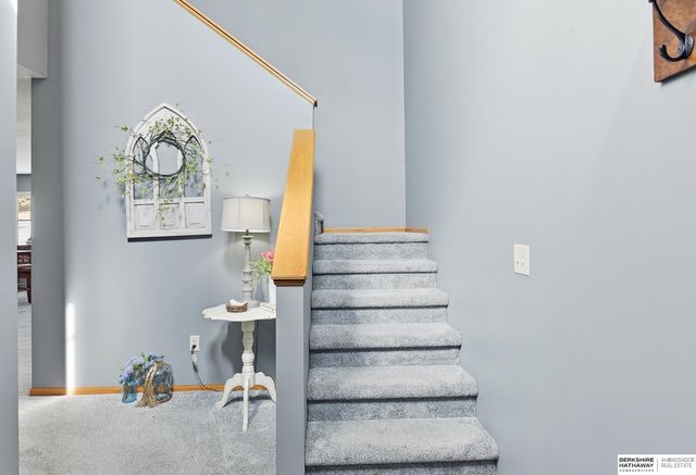 17532 Parker Plaza, Omaha, NE 68118