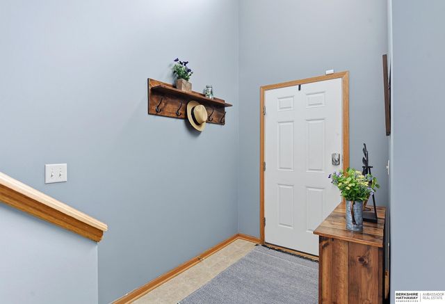 17532 Parker Plaza, Omaha, NE 68118