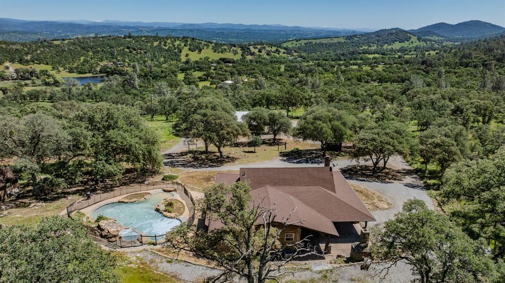 7230 Latigo St, Angels Camp, CA 95222