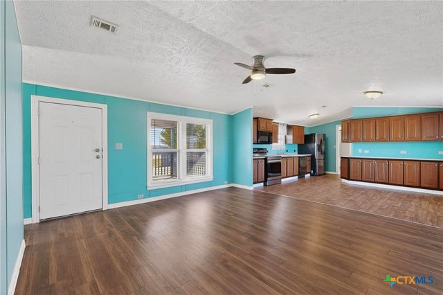 195 Gato Road, Cedar Creek, TX 78612