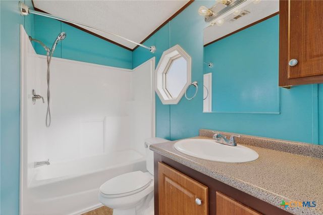 195 Gato Road, Cedar Creek, TX 78612