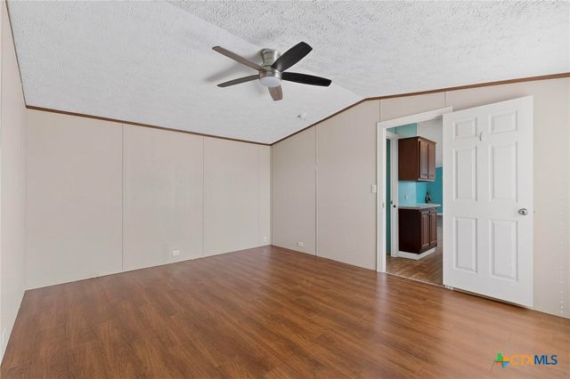 195 Gato Road, Cedar Creek, TX 78612