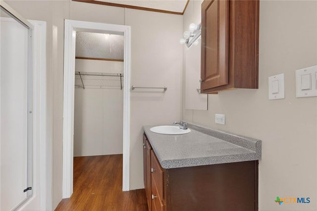 195 Gato Road, Cedar Creek, TX 78612