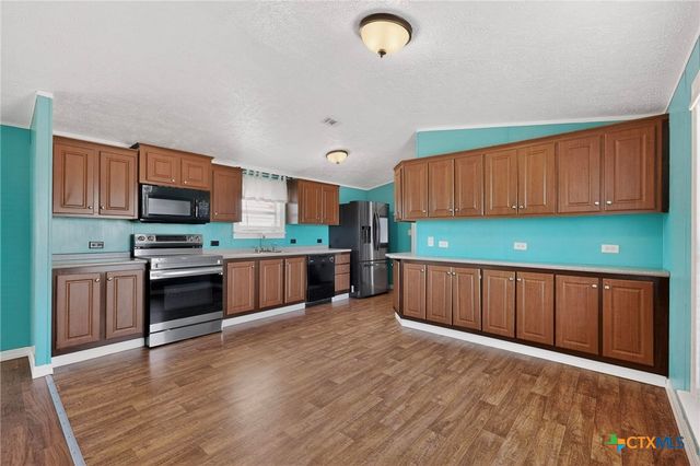 195 Gato Road, Cedar Creek, TX 78612