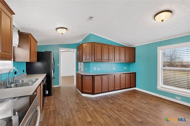 195 Gato Road, Cedar Creek, TX 78612