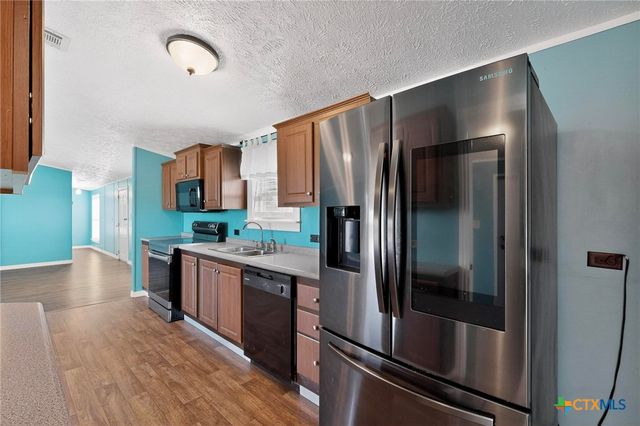 195 Gato Road, Cedar Creek, TX 78612