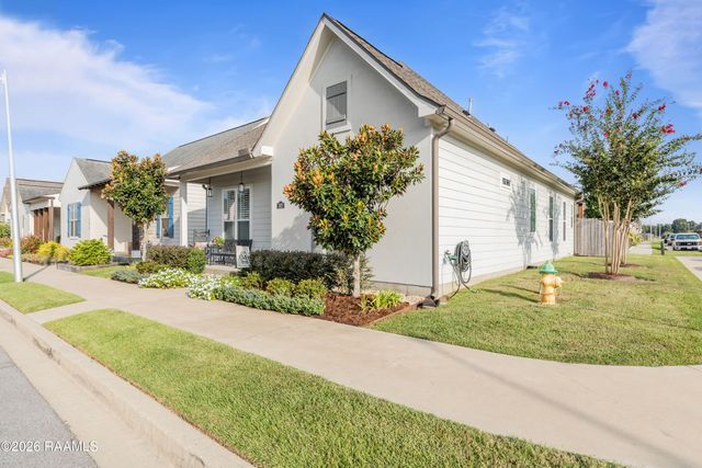 307 Harvey Cay Lane, Youngsville, LA 70592