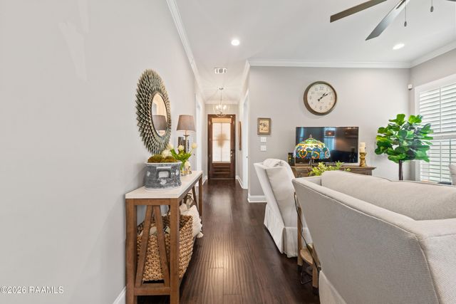 307 Harvey Cay Lane, Youngsville, LA 70592