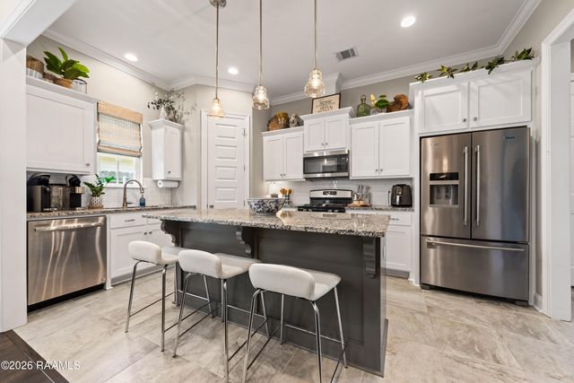 307 Harvey Cay Lane, Youngsville, LA 70592