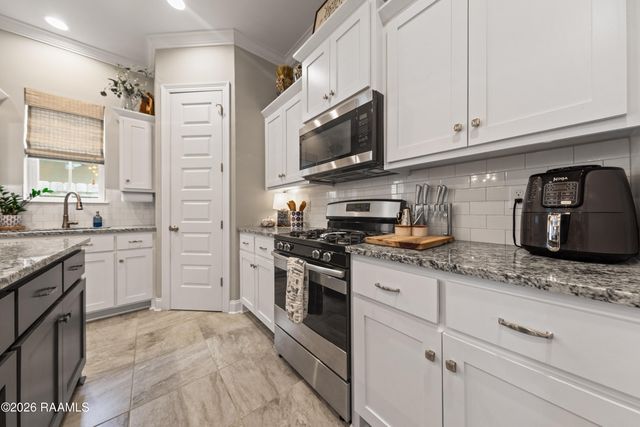 307 Harvey Cay Lane, Youngsville, LA 70592