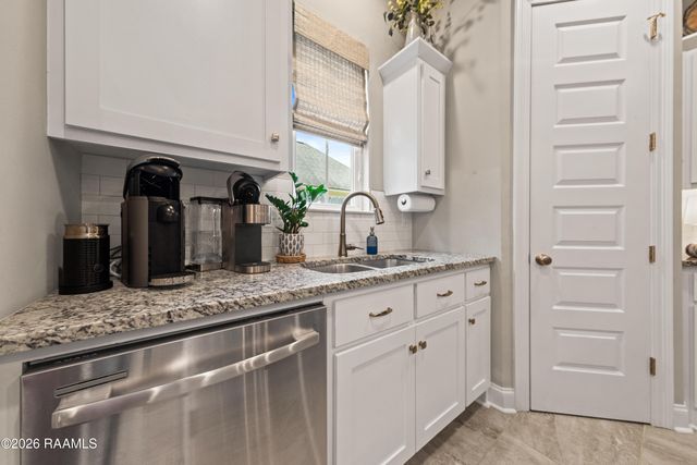 307 Harvey Cay Lane, Youngsville, LA 70592