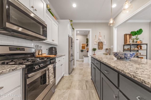 307 Harvey Cay Lane, Youngsville, LA 70592