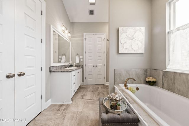 307 Harvey Cay Lane, Youngsville, LA 70592