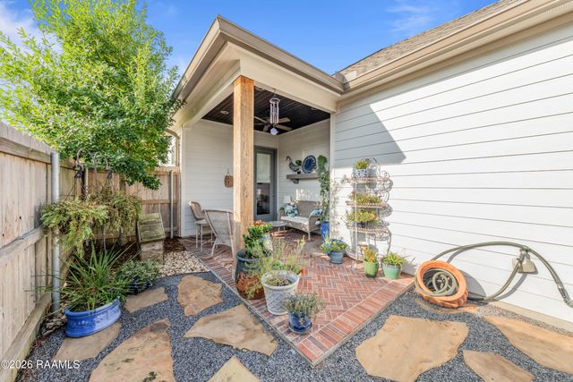 307 Harvey Cay Lane, Youngsville, LA 70592