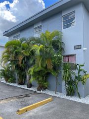 2010 SW 6th St 4, Miami, FL 33135