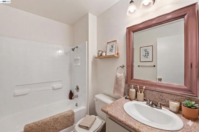 37482 Parish Cir 19F, Fremont, CA 94536