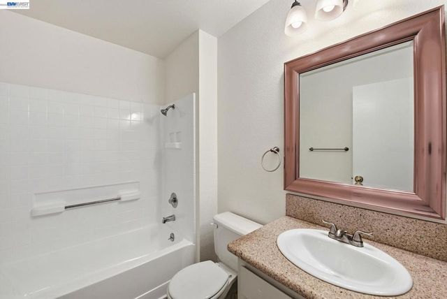37482 Parish Cir 19F, Fremont, CA 94536