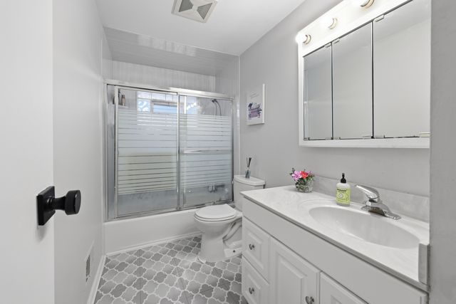 1419 Hampton Lane, Schaumburg, IL 60193