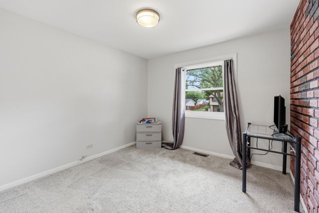 1419 Hampton Lane, Schaumburg, IL 60193