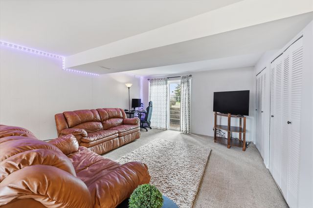 1419 Hampton Lane, Schaumburg, IL 60193