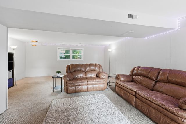 1419 Hampton Lane, Schaumburg, IL 60193