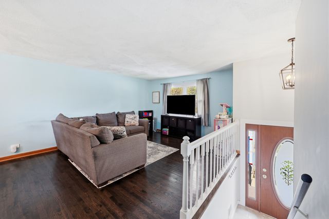 1419 Hampton Lane, Schaumburg, IL 60193