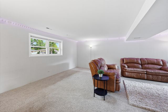 1419 Hampton Lane, Schaumburg, IL 60193
