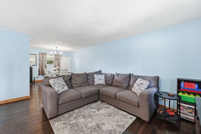 1419 Hampton Lane, Schaumburg, IL 60193
