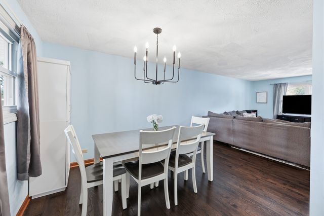 1419 Hampton Lane, Schaumburg, IL 60193