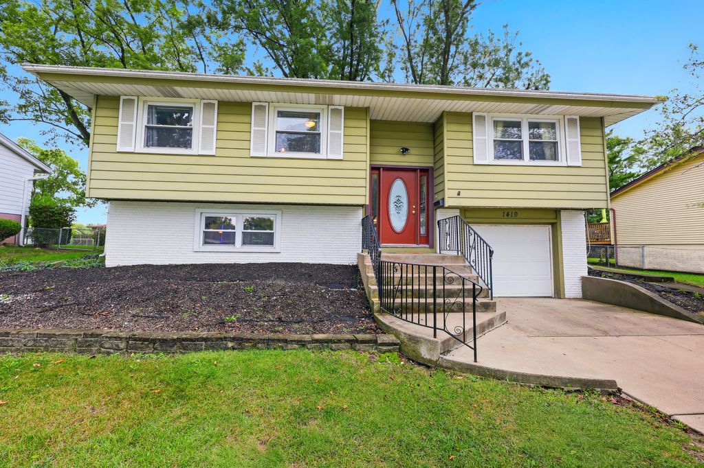 1419 Hampton Lane, Schaumburg, IL 60193