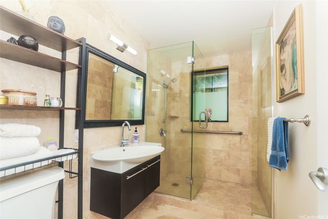 3702 Old Pali Road, Honolulu, HI 96817