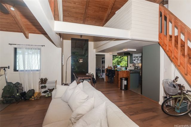 3702 Old Pali Road, Honolulu, HI 96817