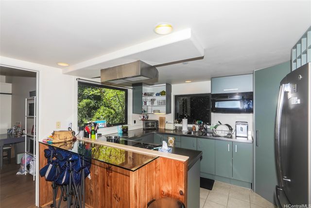 3702 Old Pali Road, Honolulu, HI 96817