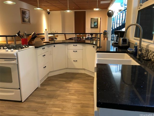 3702 Old Pali Road, Honolulu, HI 96817