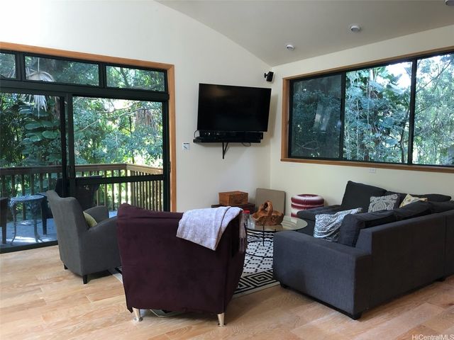 3702 Old Pali Road, Honolulu, HI 96817