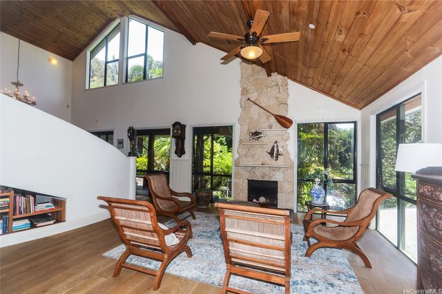 3702 Old Pali Road, Honolulu, HI 96817