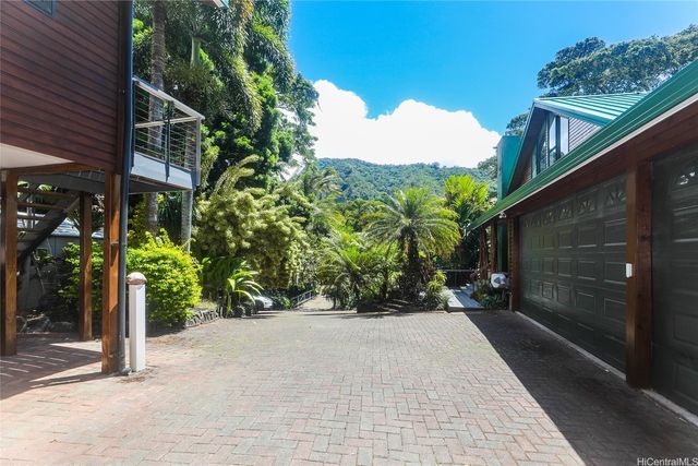 3702 Old Pali Road, Honolulu, HI 96817