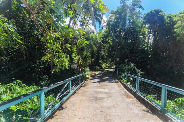 3702 Old Pali Road, Honolulu, HI 96817