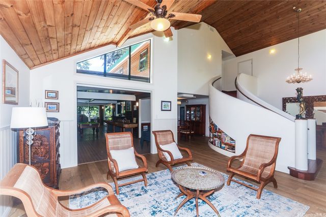 3702 Old Pali Road, Honolulu, HI 96817