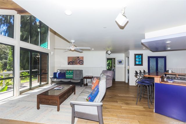 3702 Old Pali Road, Honolulu, HI 96817