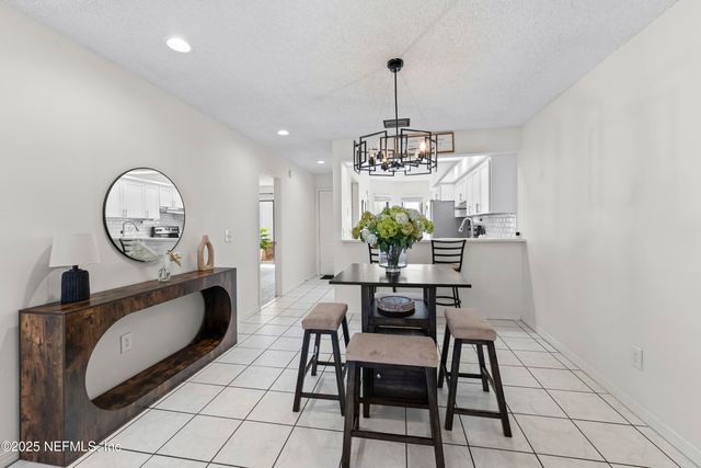 1142 ROMAINE Circle E, Jacksonville, FL 32225