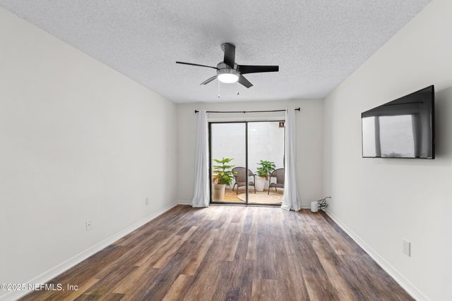 1142 ROMAINE Circle E, Jacksonville, FL 32225