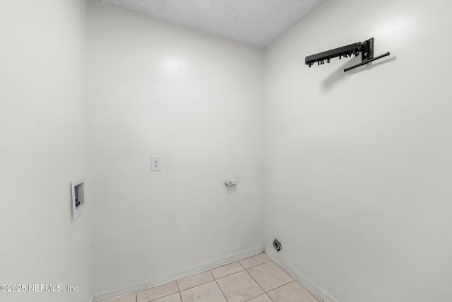 1142 ROMAINE Circle E, Jacksonville, FL 32225