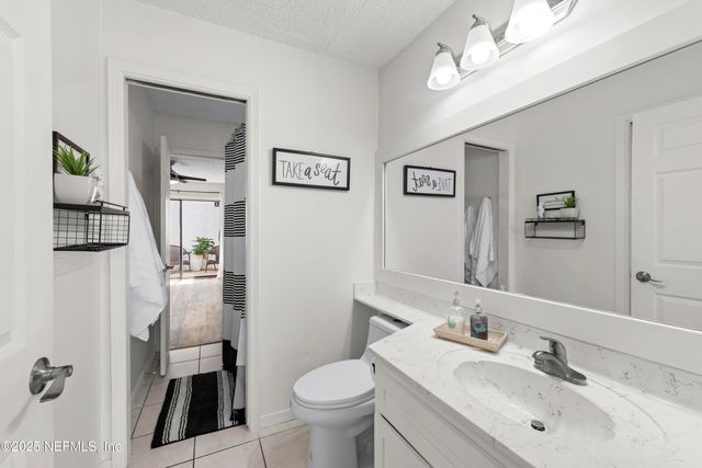 1142 ROMAINE Circle E, Jacksonville, FL 32225