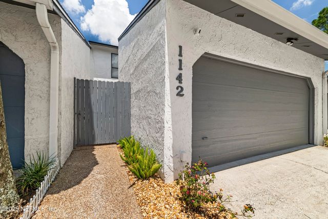 1142 ROMAINE Circle E, Jacksonville, FL 32225