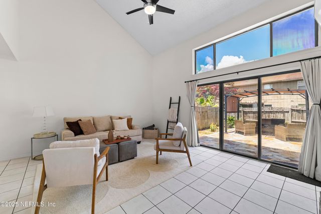 1142 ROMAINE Circle E, Jacksonville, FL 32225