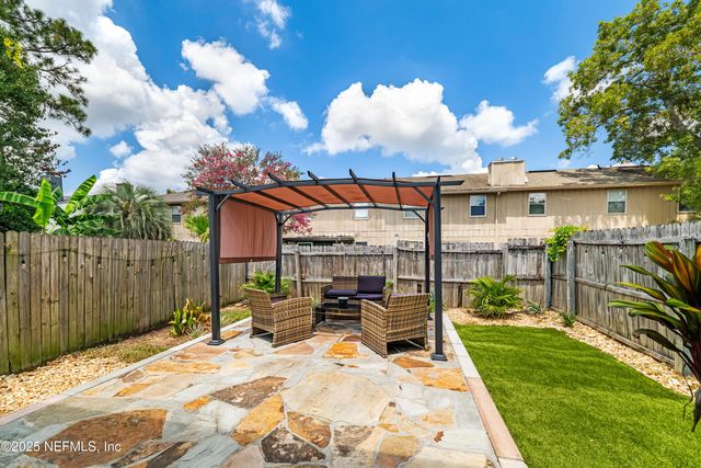 1142 ROMAINE Circle E, Jacksonville, FL 32225
