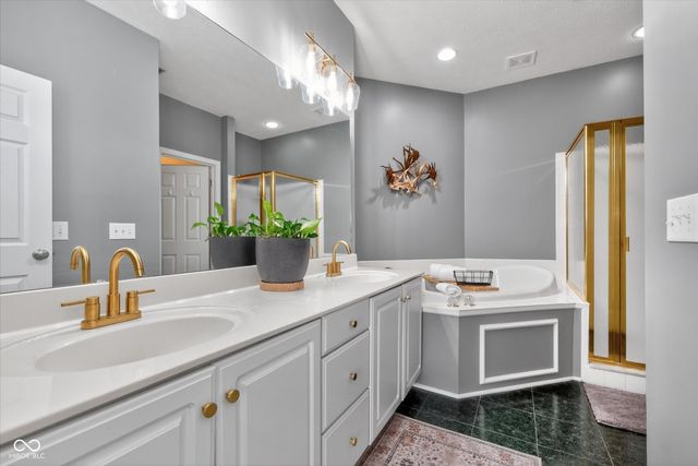 5734 Spruce Knoll Court, Indianapolis, IN 46220